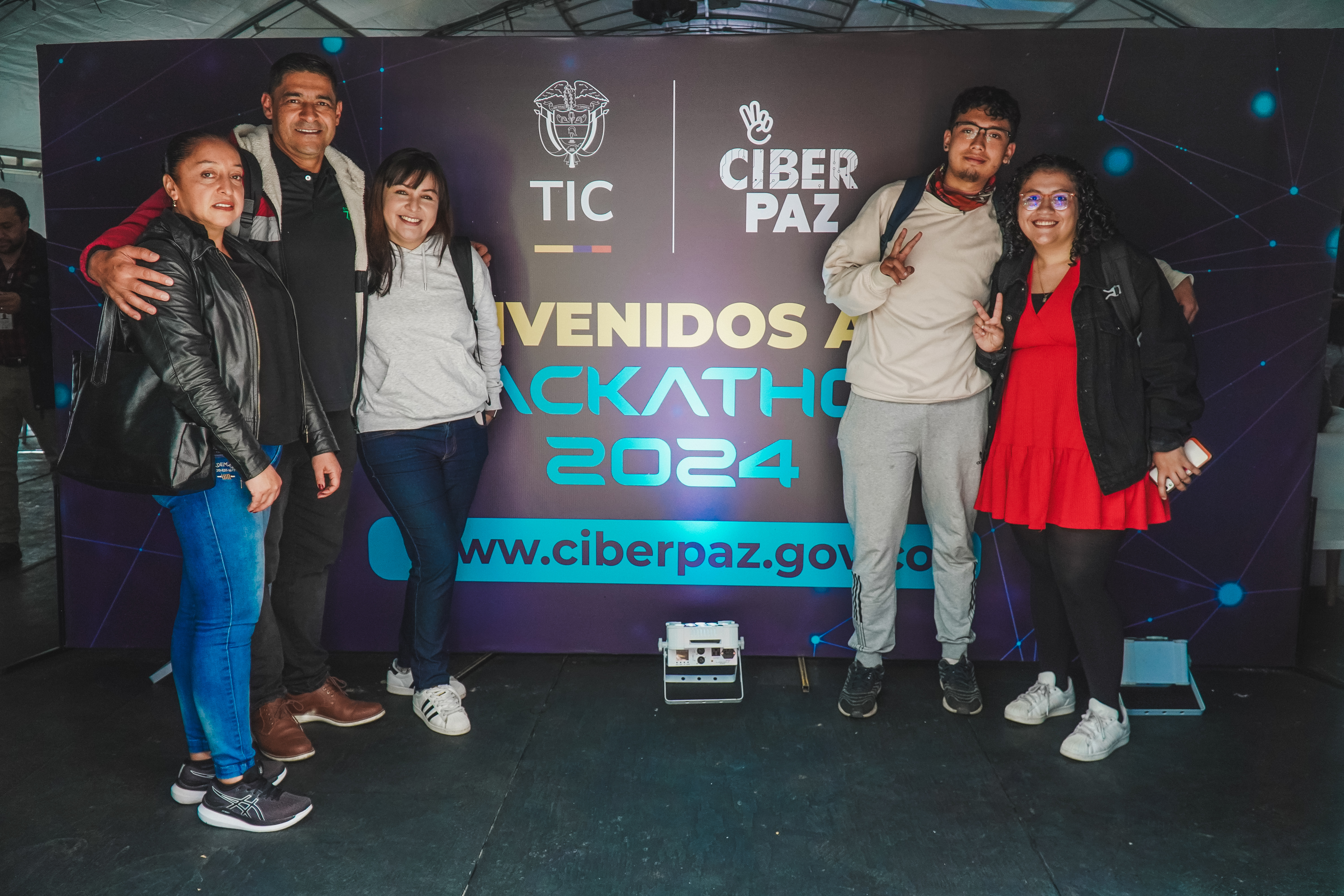 ‘Hackathon CiberPaz 2024’ retó las habilidades de los apasionados por la programación